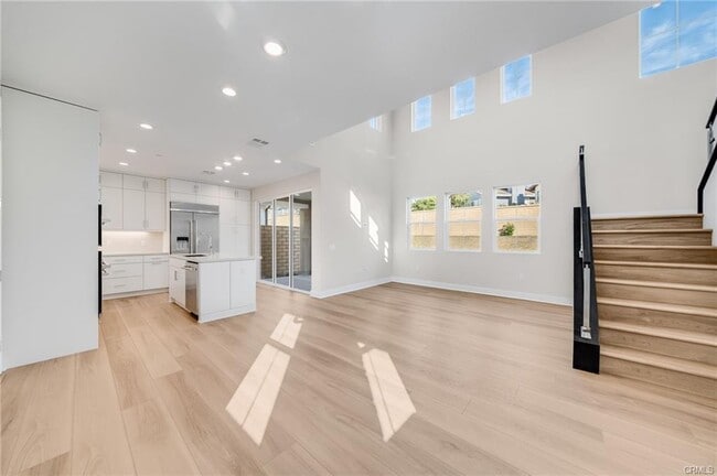 Building Photo - 716 Olivier Dr