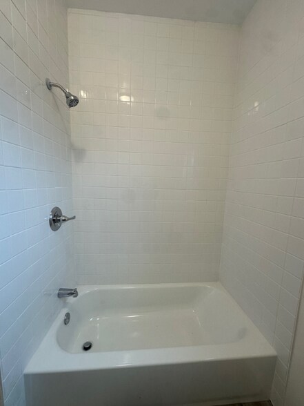 Building Photo - 2715 1/2 Alsace Ave