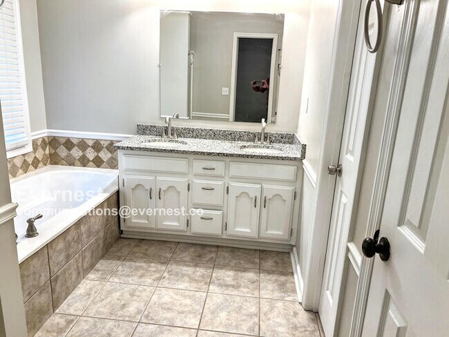 Building Photo - 128 Pebblebrook Cir