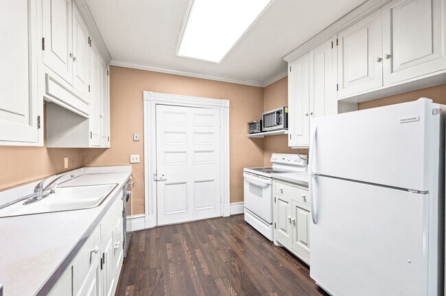 Building Photo - Charming 4BE/3BA Home in Historic Downtown Franklin!