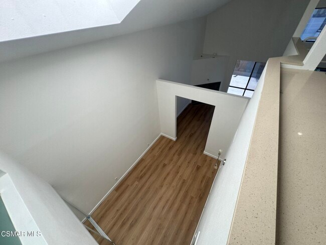 Building Photo - 13331 Moorpark St