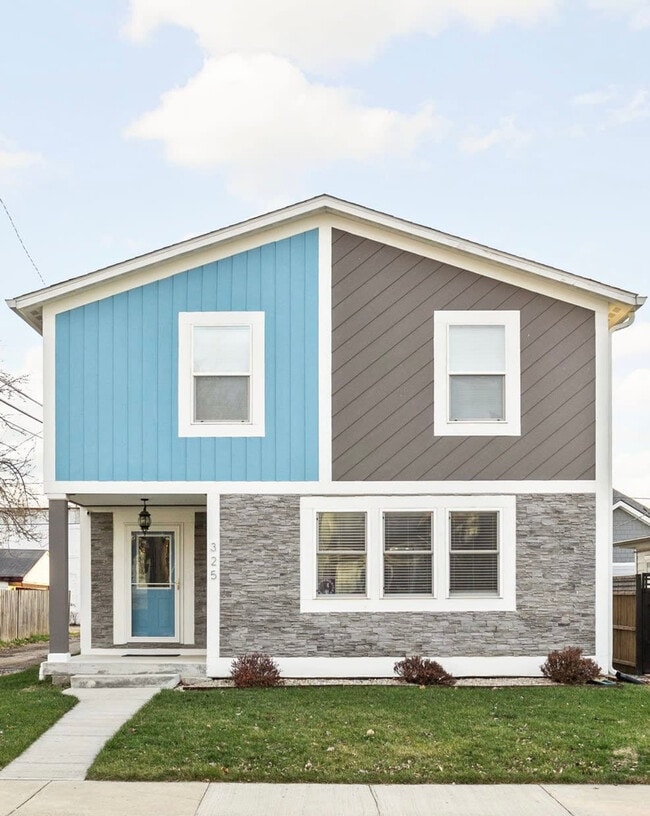 Building Photo - 325 Sanders St