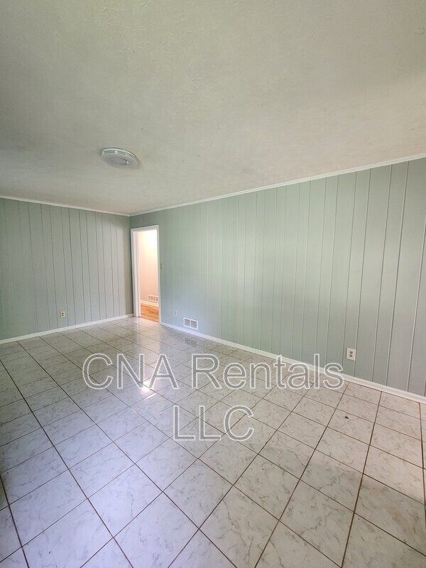 Building Photo - 626 Honeybear Ln
