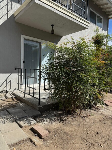 Building Photo - 709 E Magnolia Blvd
