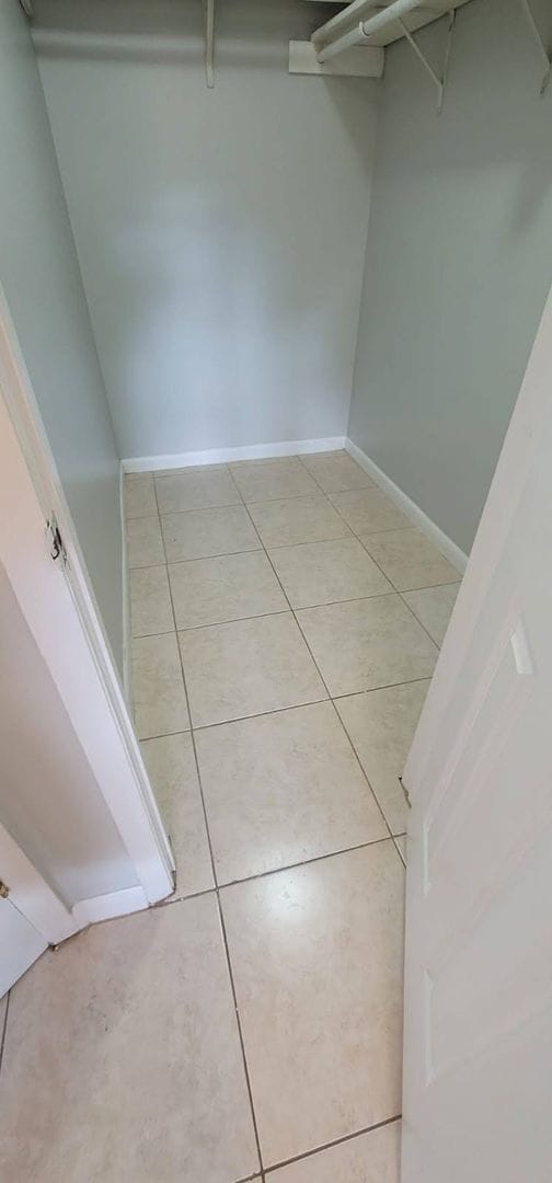 Building Photo - Great 1/1 in the Heart of Sunrise