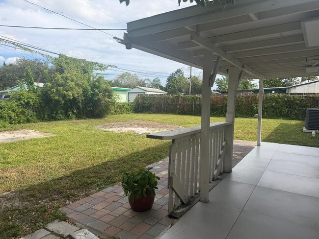 Building Photo - 4511 SW 23rd St