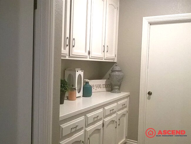 Building Photo - Beautiful 4 Bedroom Home Near Coffee Rd. & Hageman Rd.