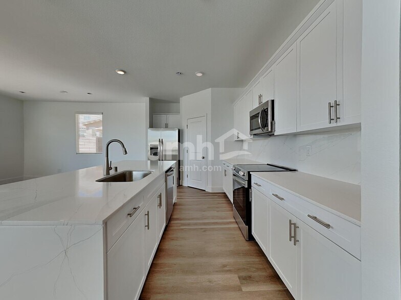 Building Photo - 8373 Buckskin Clf Ave