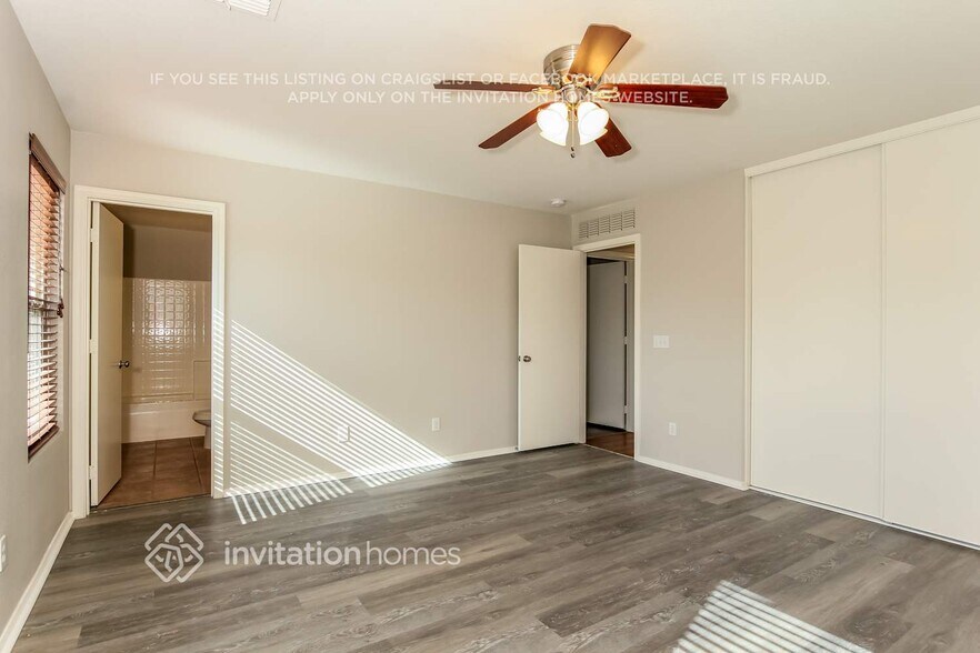 Building Photo - 11601 W Windrose Ave