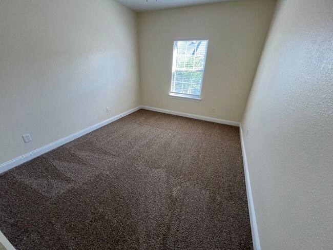 Building Photo - 940 Sugar Oak Dr