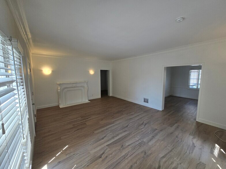 Living Room - 619 S Sweetzer Ave