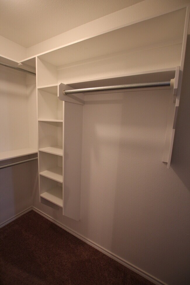 Building Photo - Coming Soon! 1 Bedroom 1.5 Bath Townhome f...