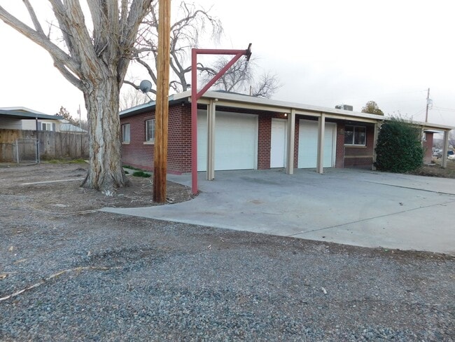 Building Photo - Spacious Ranch in Orchard Mesa