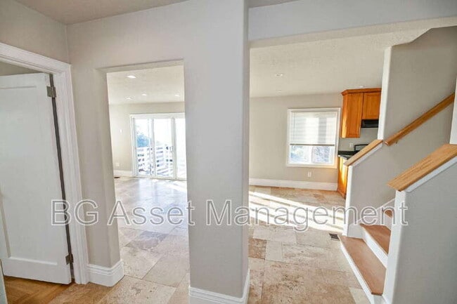 Building Photo - 1723 Bayo Vista Ave