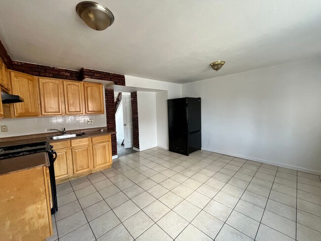 Building Photo - 3 bedroom 1 bath house