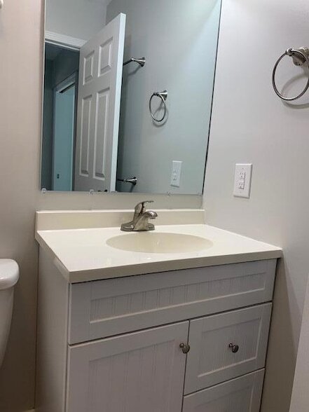 Building Photo - 1420 Central Dr