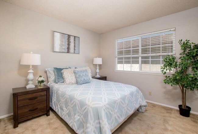 Building Photo - 1826 Home Gate Dr