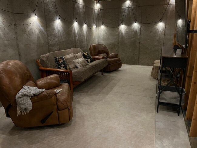 Building Photo - 201 Glenrise Ct