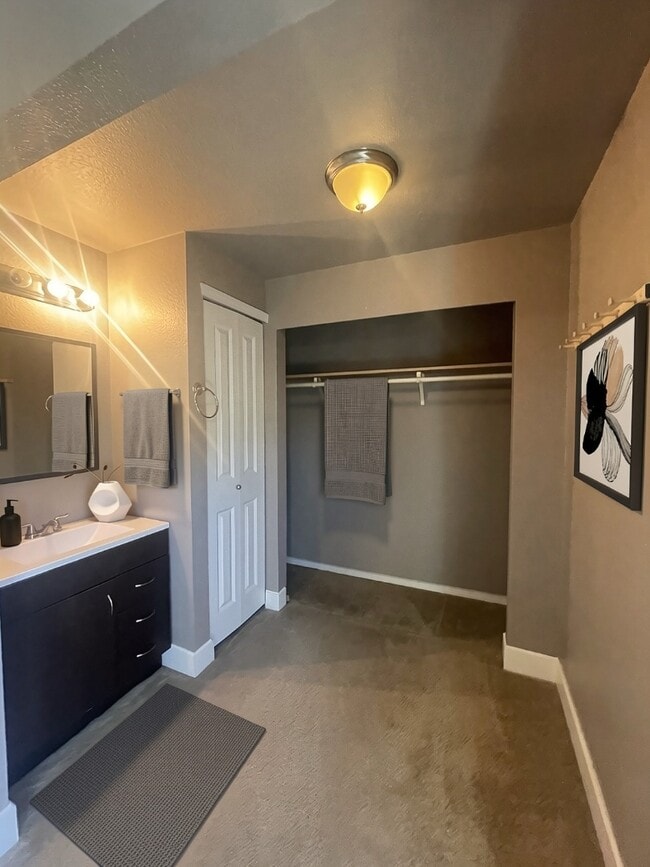 Building Photo - Cute 3 bedroom, 1 bath home located in The Meadows!