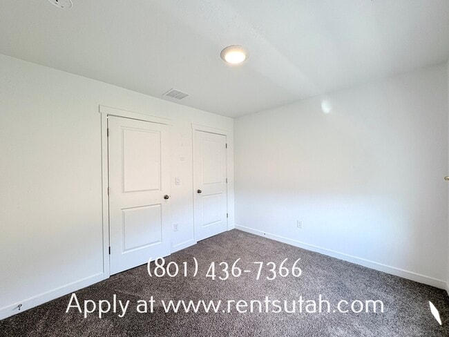 Building Photo - Lovely Santaquin Home