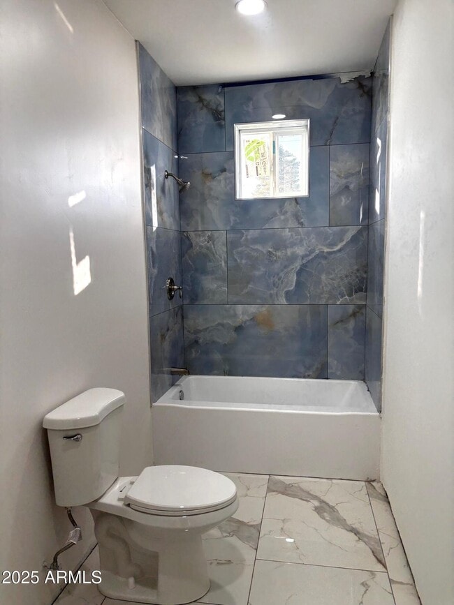 Building Photo - 4000 Santa Fe Ave