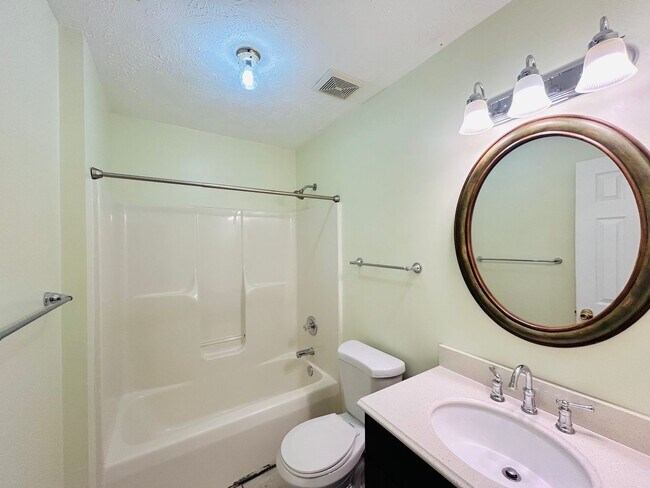 Building Photo - 205 Sparrow Dr