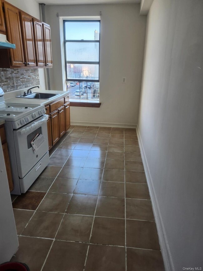 Building Photo - 875 Longfellow Ave
