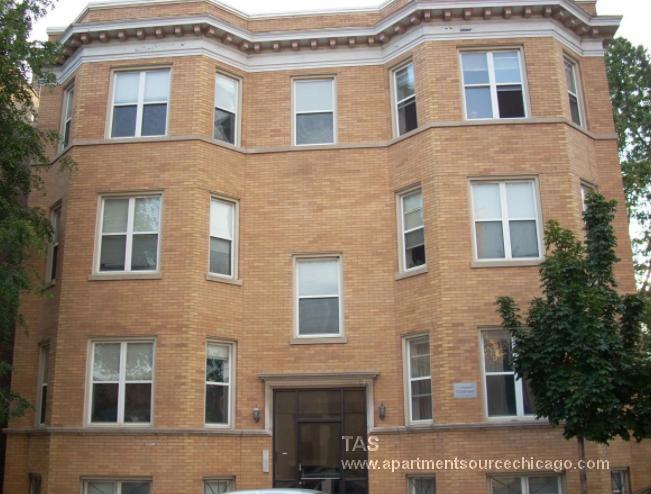 Building Photo - 1024 N Damen Ave