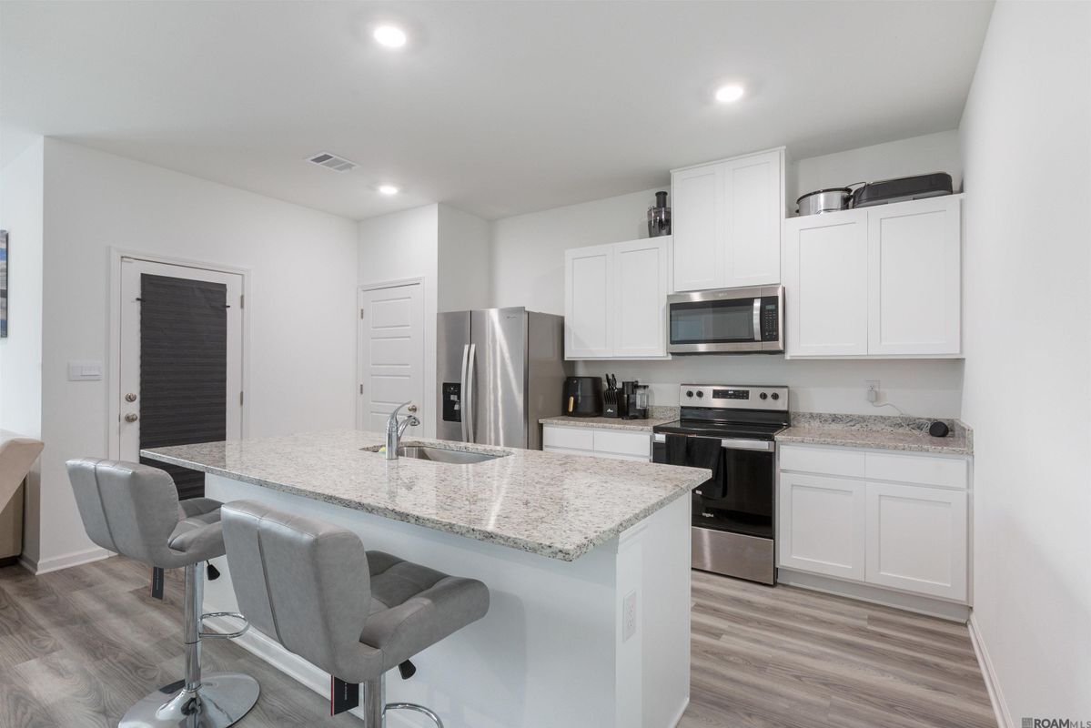 Building Photo - 12822 Sweetleaf Ave