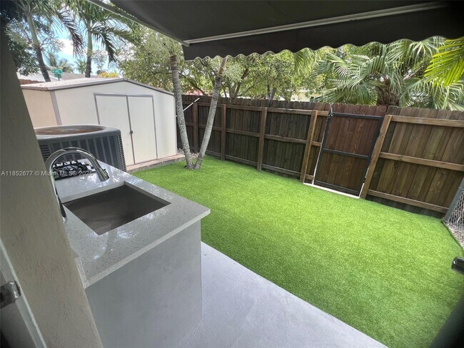 Building Photo - 5004 SW 140th Ct