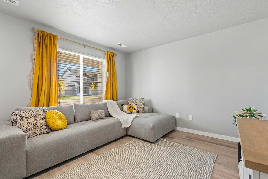 Building Photo - 5126 E Sylvan Hart Dr