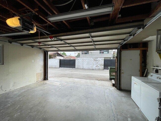 Building Photo - 4962 S Centinela Ave