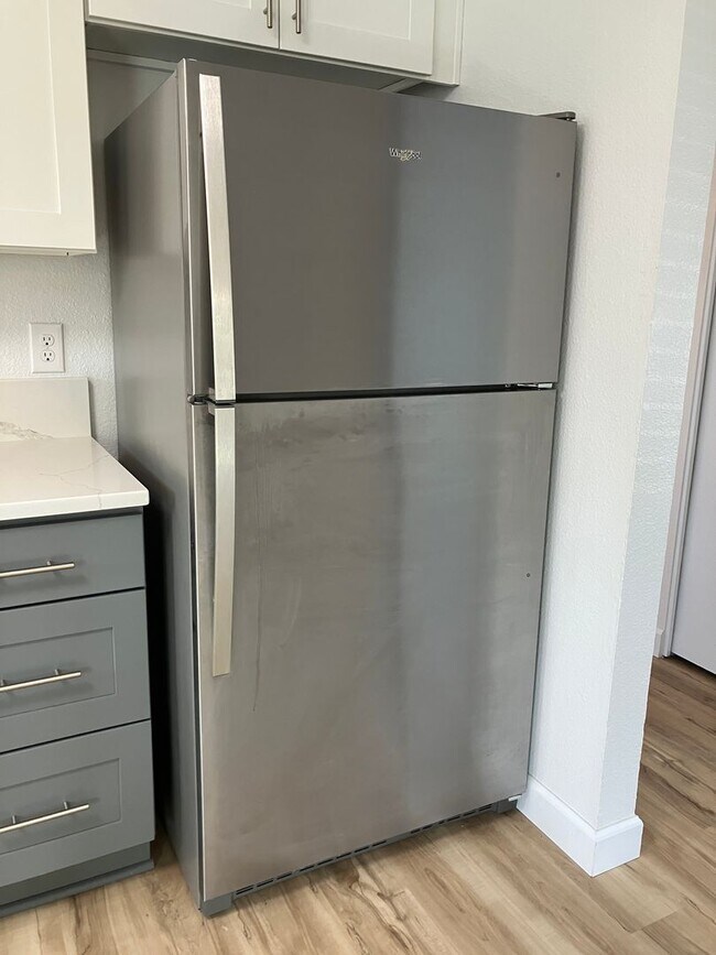 Building Photo - Remodeled Three Bedroom Home in South Salem