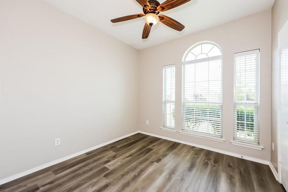 Building Photo - 10005 Blue Bell Dr