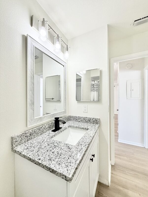 Building Photo - 5212 Peach Ave