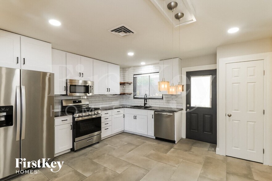 Building Photo - 12210 N Escobar Way