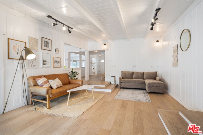 Building Photo - 4607 Willowcrest Ave