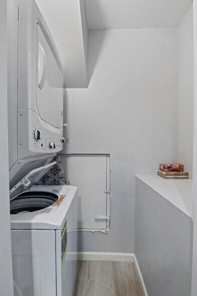 Building Photo - 229 S Peters Rd