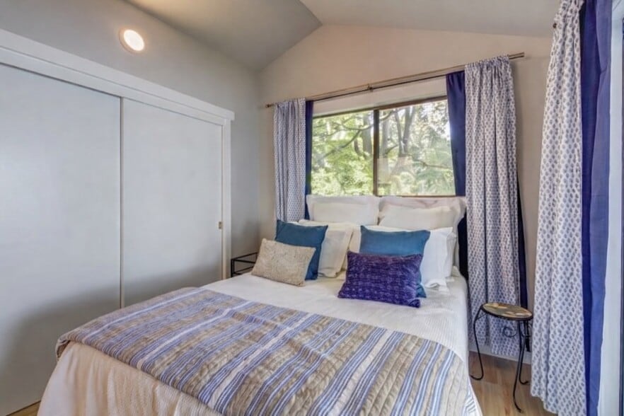 Building Photo - 8232 SW Hawthorne Ln