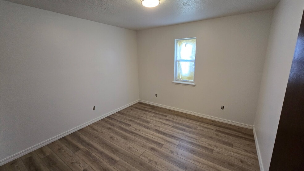 Building Photo - 2504 E 19th St