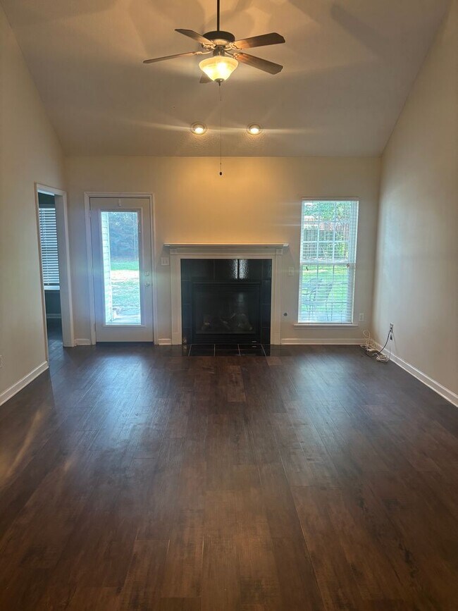 Building Photo - 549 Calbrieth Way