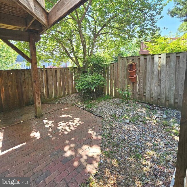 Building Photo - 5911 Sir Cambridge Way