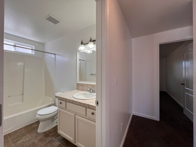 Building Photo - 3 Bedroom 2 Bath Home in Fernley