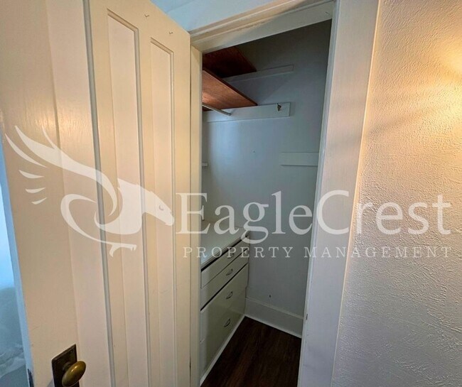 Building Photo - Beautifully Renovated Historic 3 Bedroom Home