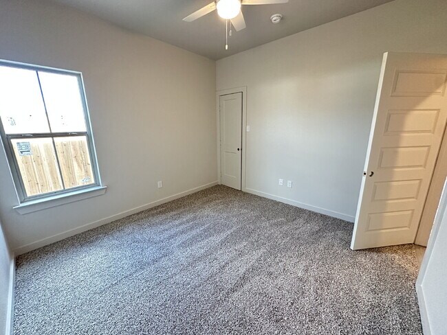 Building Photo - Brand new townhomes in Frenship East!