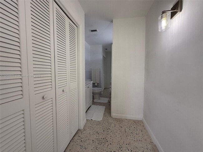 Building Photo - 3200 SW 88th Pl