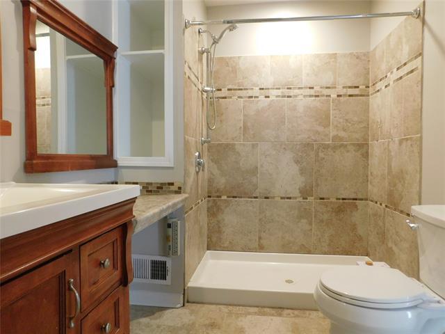 Building Photo - 2200 Laurel St