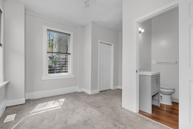 Building Photo - 3503 Oakmont Ave
