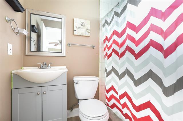 Building Photo - 517 Thompson St