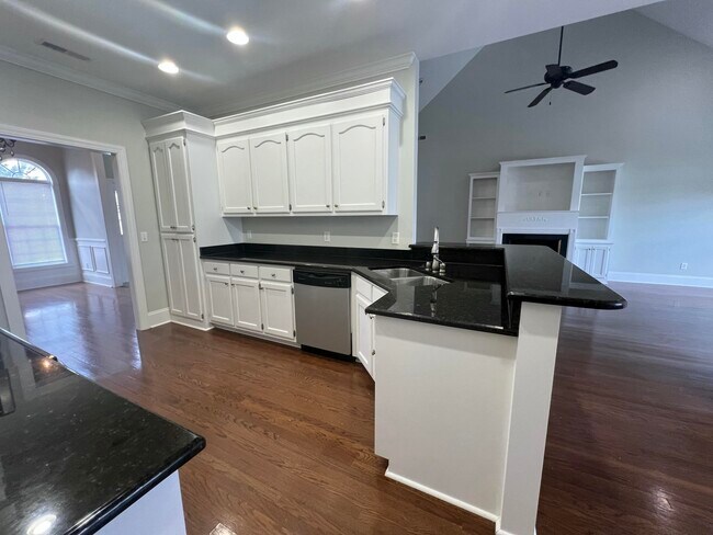 Building Photo - 2105 Harborview Dr